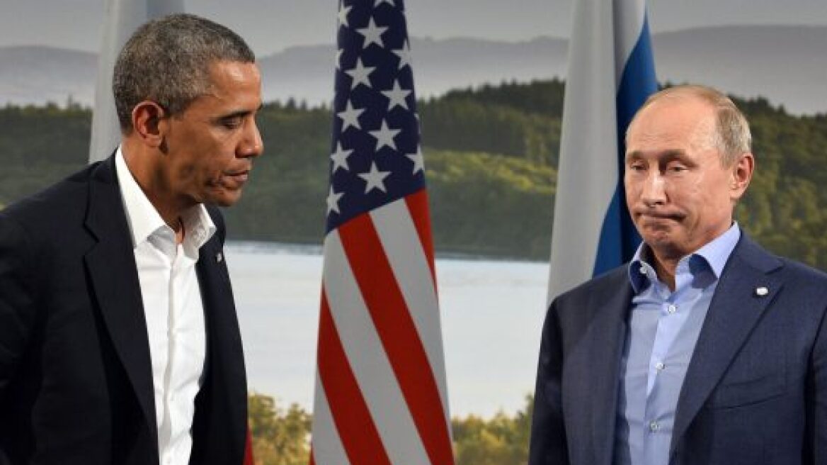 Ομπάμα: Βάζει περιορισμούς στη χορήγηση βίζας σε Ρώσους και Ουκρανούς